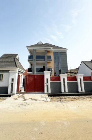 6 BEDROOM DUPLEX, ACCOMPANY BY A ROOM BQ