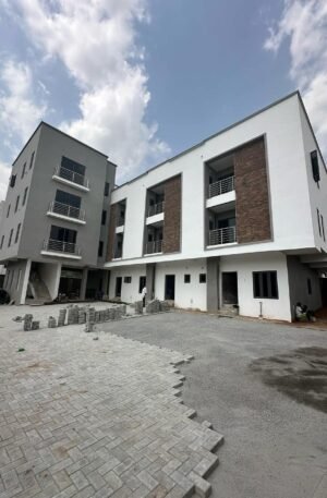 BRAND NEW 3 BEDROOMS APARTMENT AND A ROOM BQ