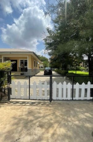 3 BEDROOM FULLY DETACHED BUNGALOW WITH GARDEN AND A LARGE SIT-OUT