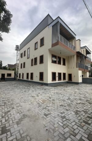 BRAND NEW 5 BEDROOMS SEMIDETACHED DUPLEX